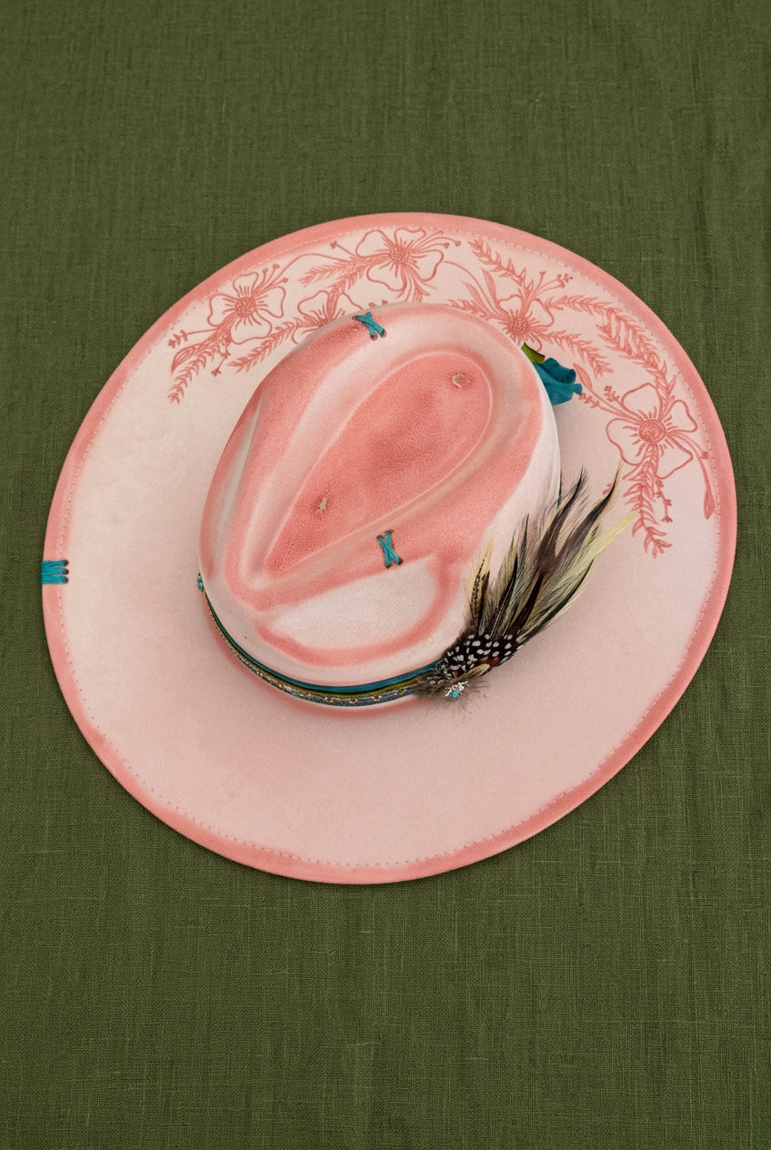 PRESCILLA WREN DISTRESSED FEATHER HAT