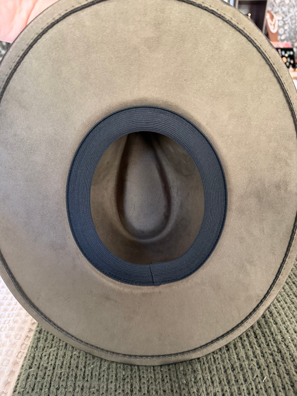 OLLIE JUNE DISTRESSED FEATHER HAT