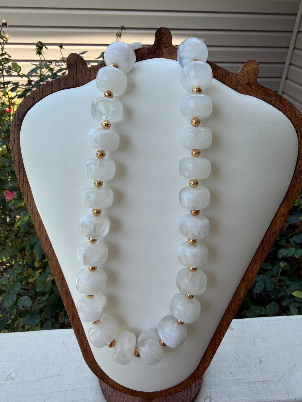 MAGNOLIA NECKLACE- HANDMADE COLLECTION
